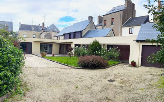 Maison hyper centre Châteaubriant 7 pièces 180 m²